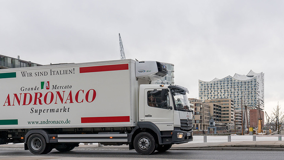 Lekkere vracht en favoriete truck: Hansi Grygo rijdt het liefst met de nieuwste Atego 1624.