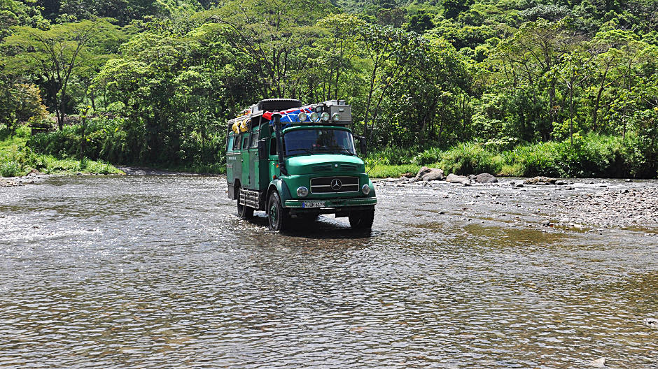Ce camion tout-terrain a surmonté bien des obstacles sur la panaméricaine – et il n'est pas passé inaperçu.