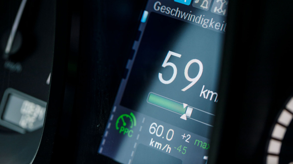 The green symbol in the display is lit – Predictive Powertrain Control is active.