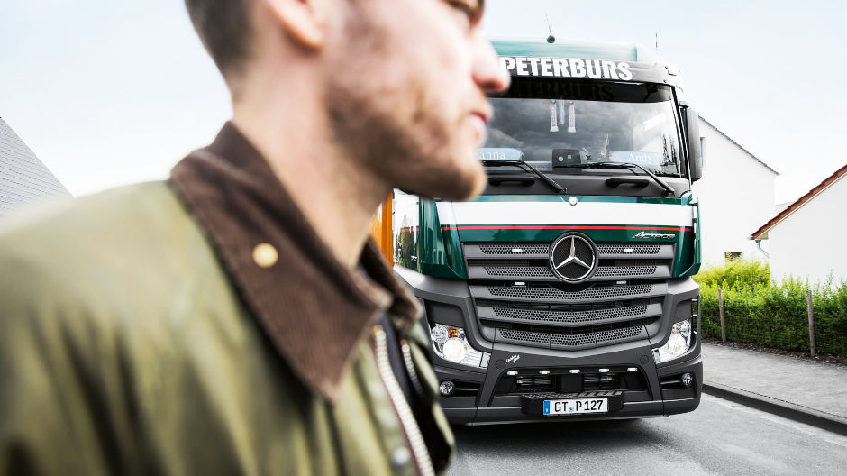 Active Brake Assist 4 is het eerste noodremsysteem voor trucks met voetgangersherkenning.