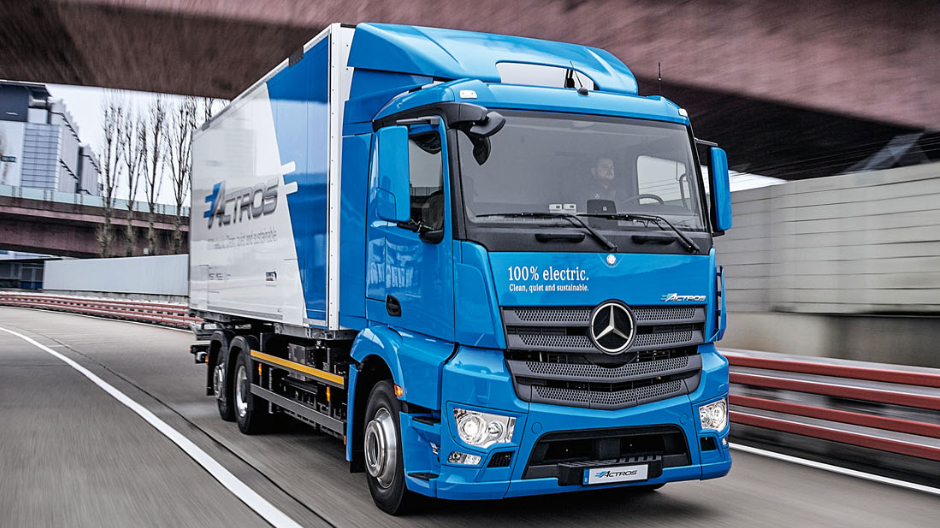 Sustainable, fully electric, quiet. The maximum gross weight of the eActros is 18 or 25 tonnes, depending on the version.