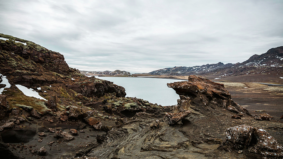 Natură neatinsă. Peisajele abrupte, precum regiunea deluroasă greu accesibilă, au atras în 2016 peste 1,5 milioane de turiști în Islanda.
