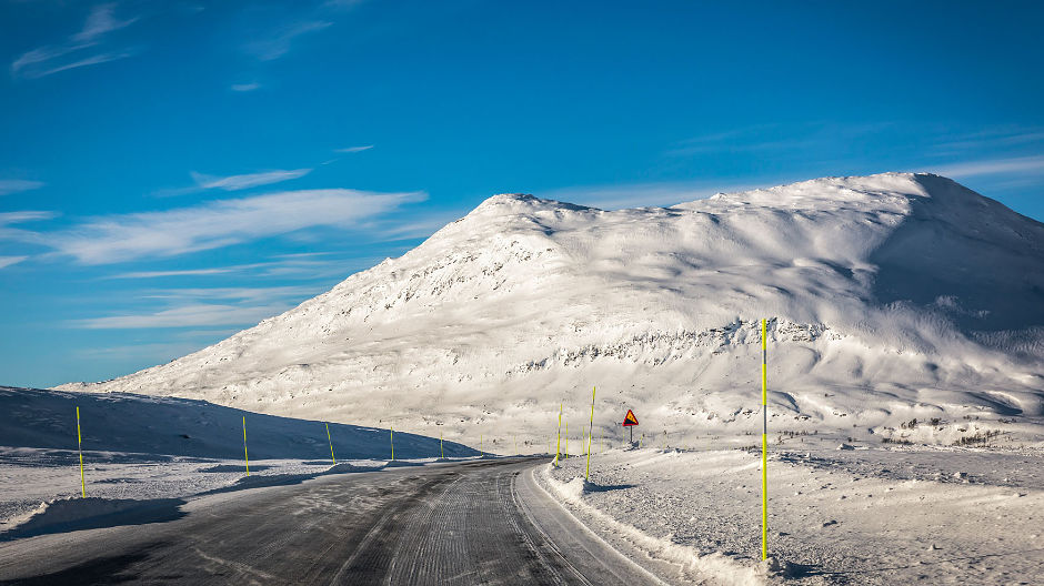 521 kilometer lang is het traject tussen Luleå en Bodø, dat vooral ’s winters veel van de chauffeurs vraagt.